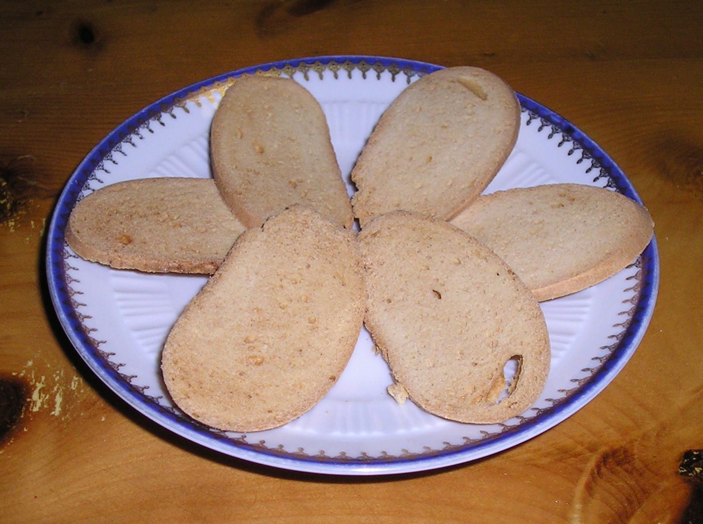 Baicoli — wafer-thin Venetian biscuits arranged on a plate